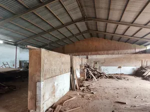 Warehouse of 634sqm With Office