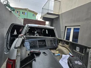 Ford F150 2019 Automatic Opening Back Glass Available