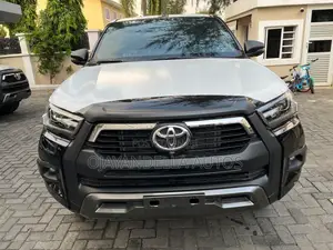 New Toyota Hilux 2025 Black
