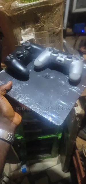 Ps4 Slim With 3 Games