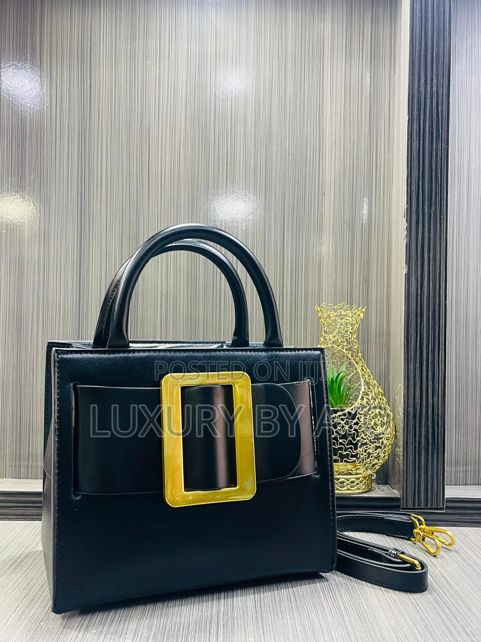 Medium Boyy Bag