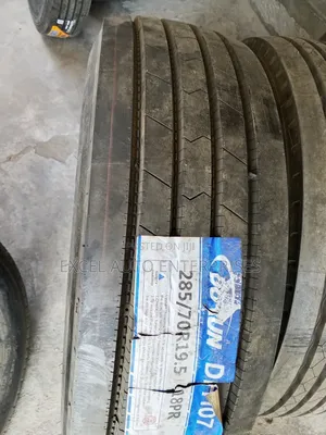 285-70r19.5 Tire