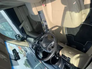 Toyota Highlander Limited 3.5l 4WD 2013 Blue