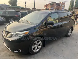 Toyota Sienna 2011 Black
