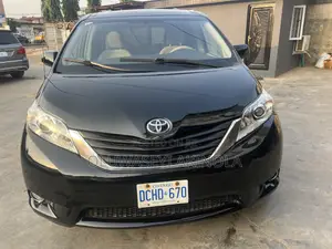 Toyota Sienna 2011 Black