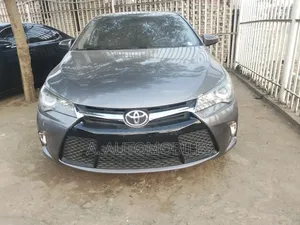 Toyota Camry 2016 Gray
