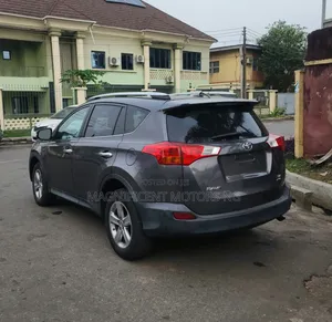 Toyota RAV4 XLE 4dr SUV AWD (2.5L 4cyl 6A) 2015 Gray