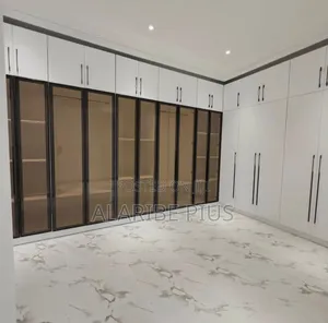 8bdrm Mansion in Estate, Wuse 2 for sale