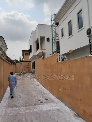5bdrm Duplex in Adeoni Estate Ojodu for sale