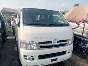 Toyota HiAce 2012 White