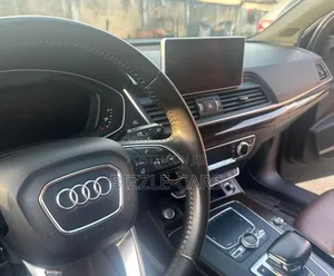 Audi Q5 2.0T Tech Premium AWD quattro 2018 Black