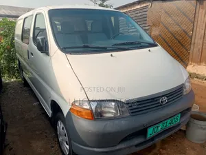Toyota HiAce 2005 White