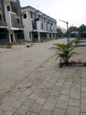 4bdrm Duplex in Durumi for sale
