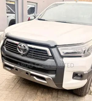New Toyota Hilux 2025 Black