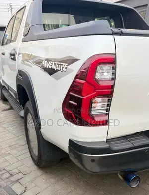 New Toyota Hilux 2025 Black