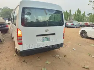 Toyota HiAce 2013 White