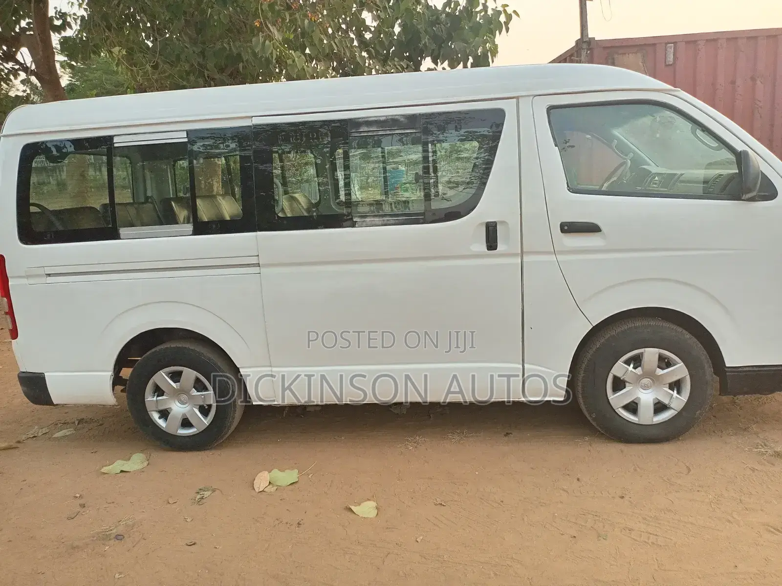 Toyota HiAce 2013 White