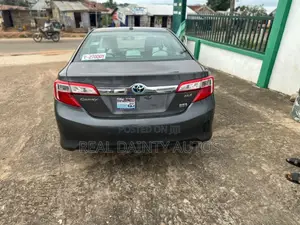 Toyota Camry XLE 4dr Sedan (2.5L 4cyl 6A) 2013 Beige