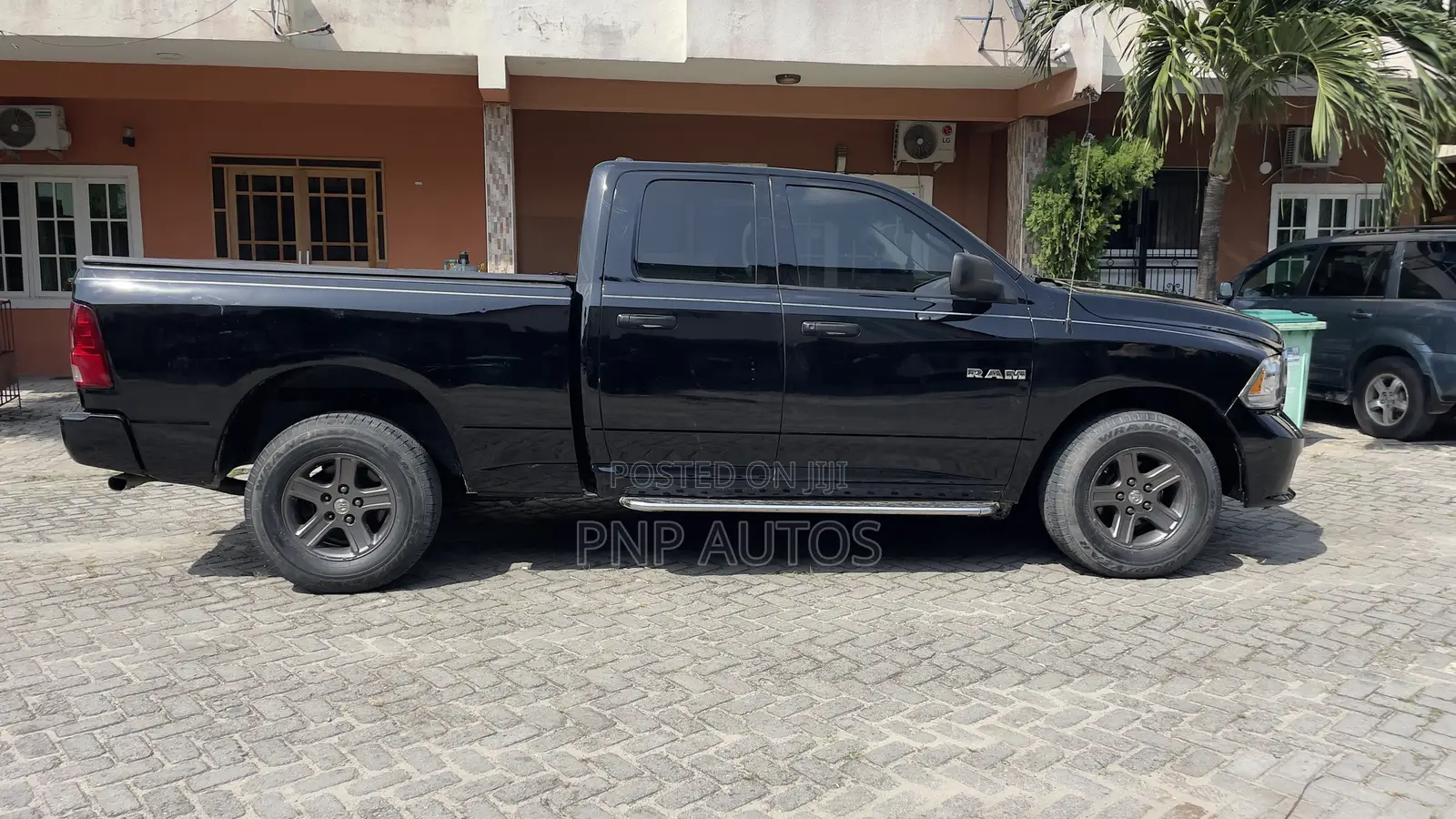 Dodge RAM 1500 Crew Cab 2010 Black
