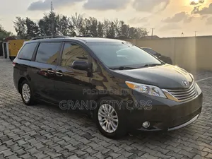Toyota Sienna XLE 7 Passenger 2011 Black