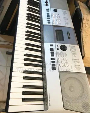 Yamaha PSR E413