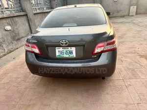 Toyota Camry LE 4dr Sedan (2.5L 4cyl 6AM) 2010 Gray