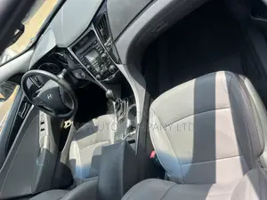 Hyundai Sonata Limited Sedan FWD (2.4L 4cyl 6A) 2013 Brown