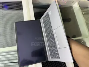 Laptop HP ZBook Firefly G8 32GB Intel Core I7 SSD 512GB