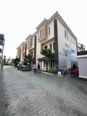 4bdrm Townhouse / Terrace in Osapa London, Lekki Phase 1 for rent