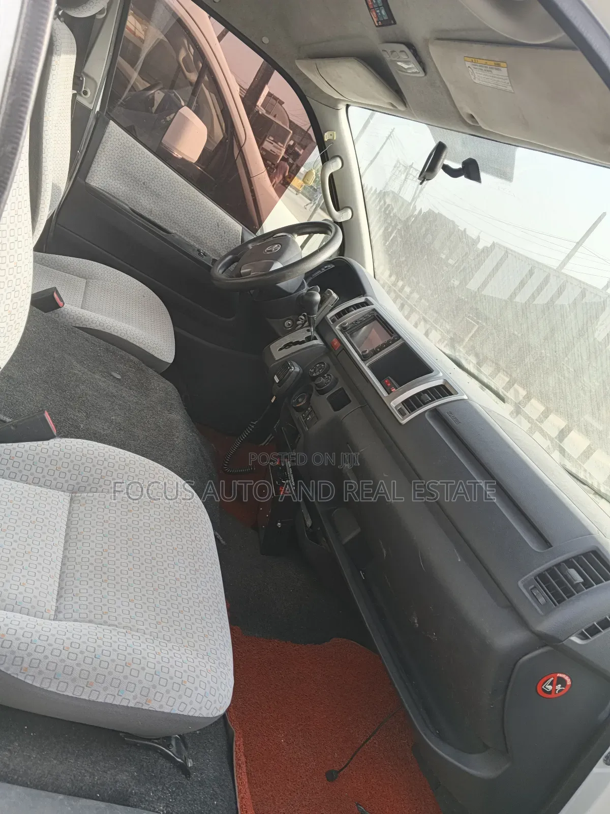 Toyota HiAce 2014 White