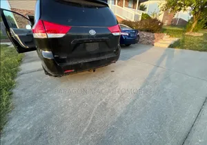 Toyota Sienna XLE AWD 7-Passenger 2013 Black