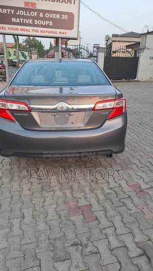 Toyota Camry XLE 4dr Sedan (2.5L 4cyl 6A) 2013 Gray