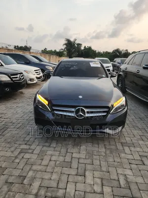 Mercedes-Benz C300 Base AWD 4Matic Sedan (2.0L 4cyl 7A) 2015 Gray