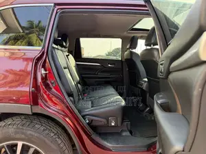 Toyota Highlander XLE 4x2 V6 (3.5L 6cyl 8A) 2017 Burgundy