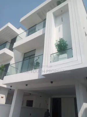 5bdrm Mansion in Bera Estate, Chevron for sale