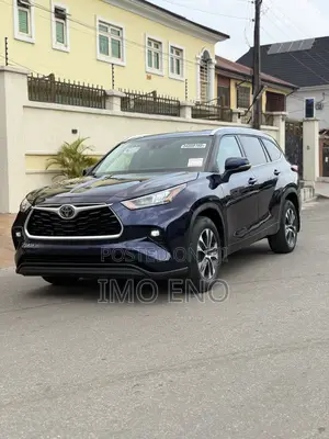 Toyota Highlander XLE AWD 2020 Blue