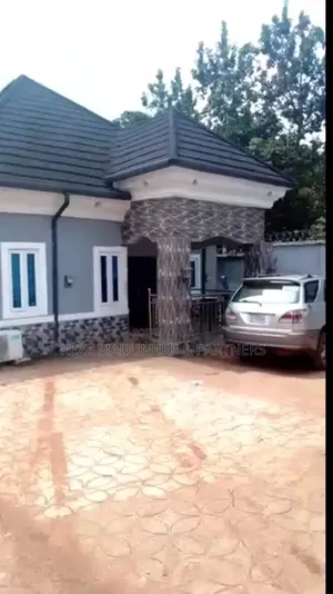 4bdrm Bungalow in Owaelu Uratta Owerri for sale