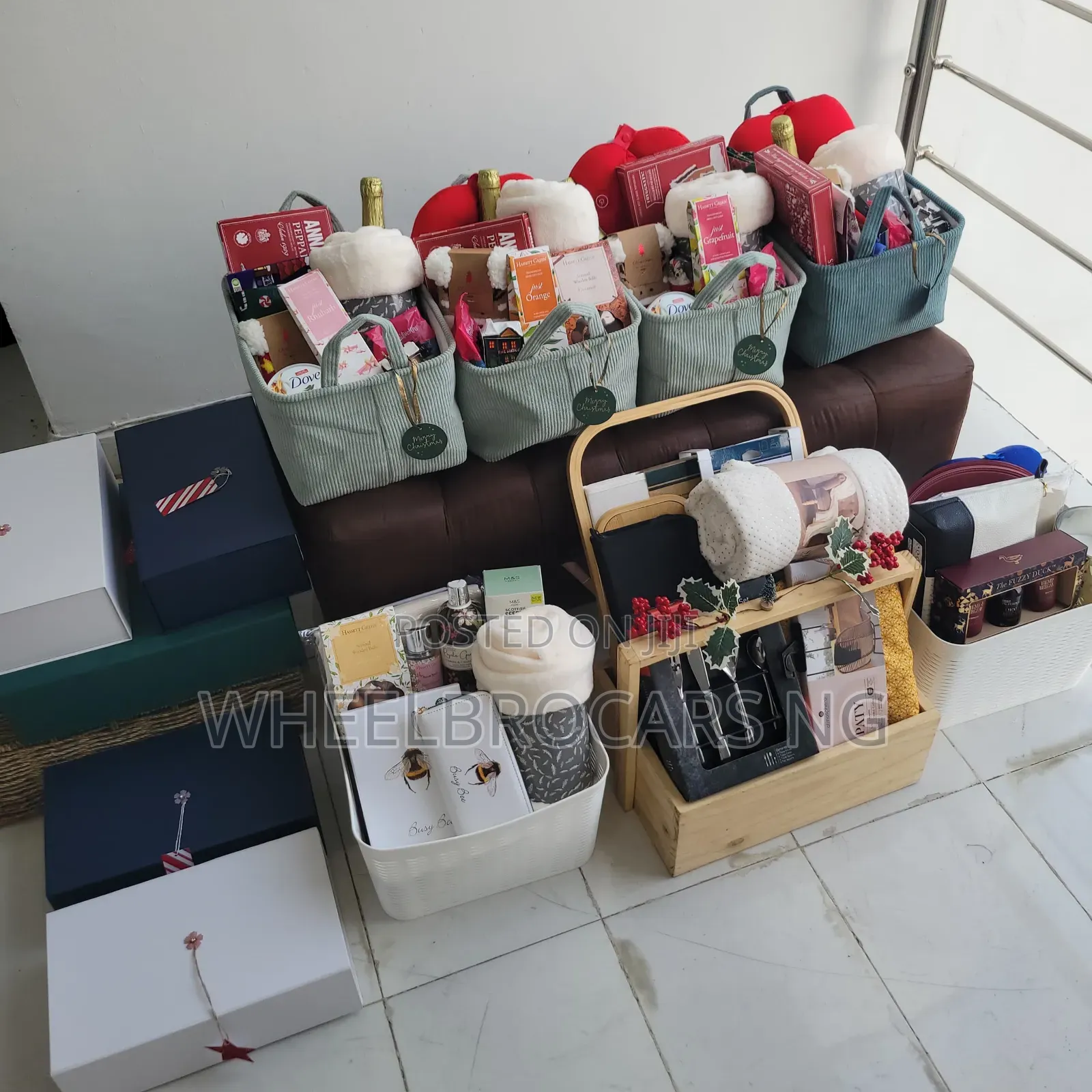 Hamper, Gift Boxes, Gift Sets and Fruit Baskets.