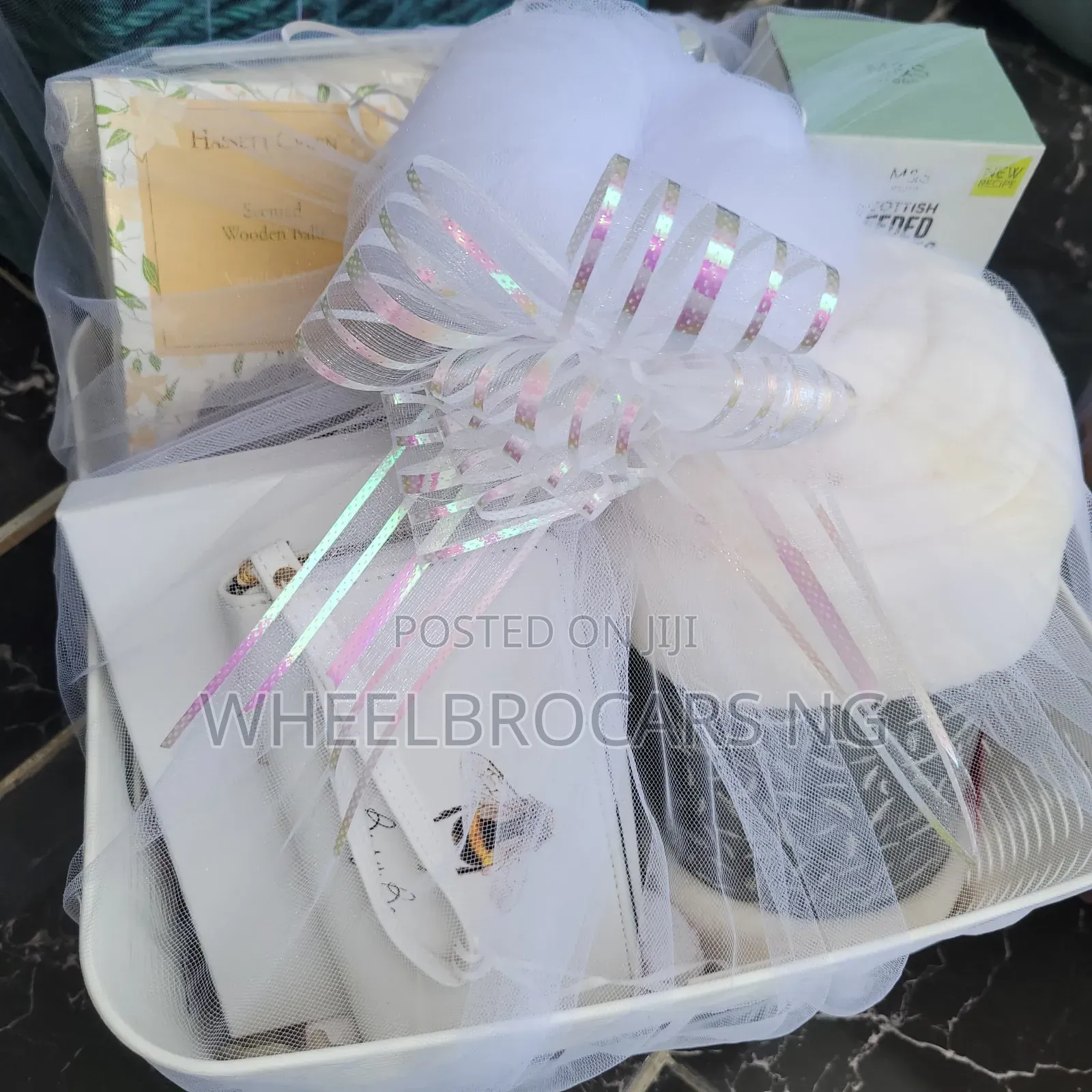 Hamper, Gift Boxes, Gift Sets and Fruit Baskets.