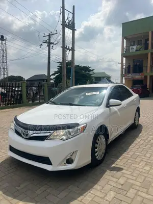 Toyota Camry LE 4dr Sedan (2.5L 4cyl 6A) 2013 White