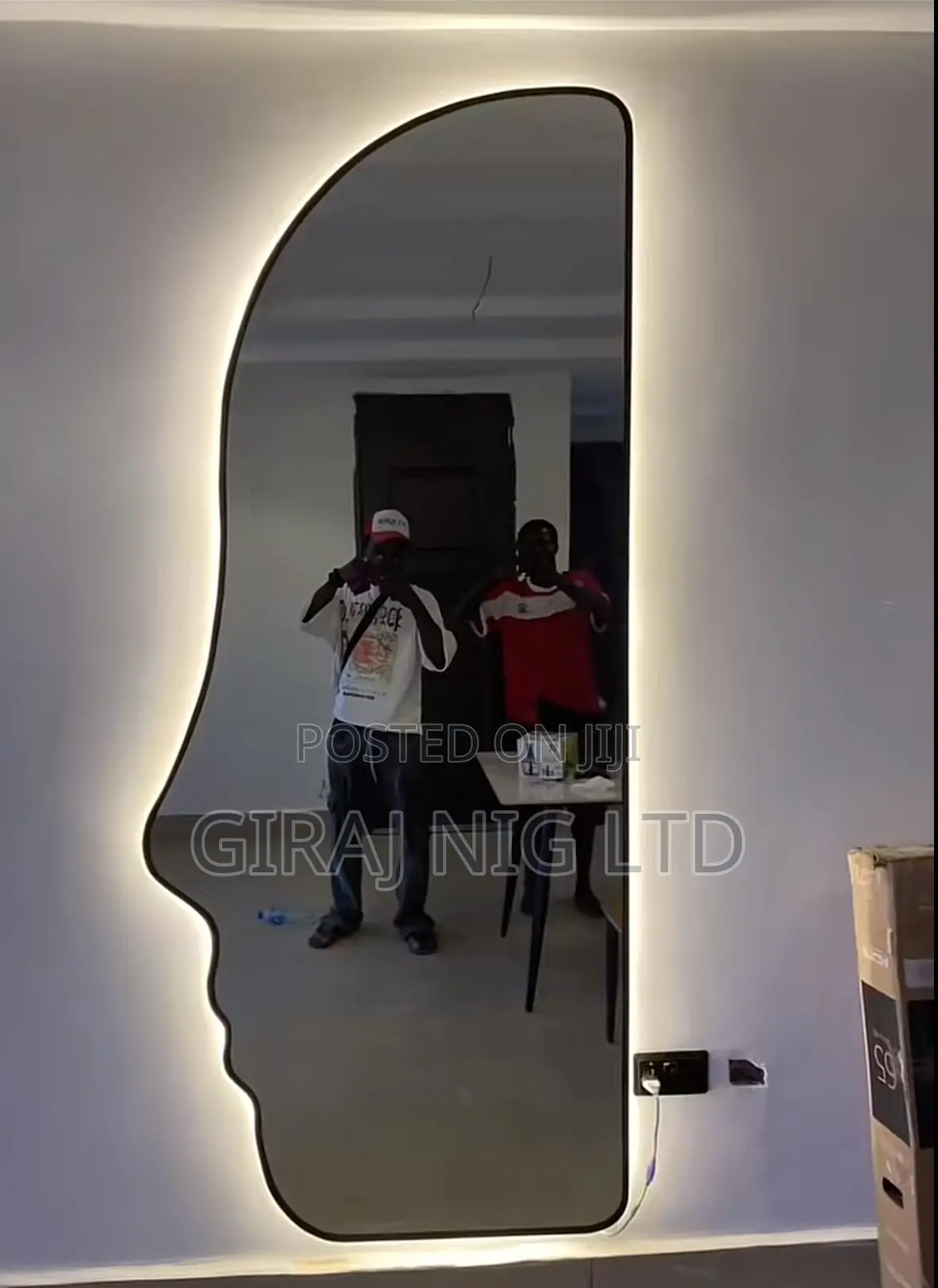 Face Shaped Design Mirror