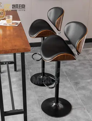 Luxury Swivel Bar Stool With Oak Wood