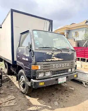 Toyota Dyna 200 Container Body 2rz Petrol Engine Injector Engine