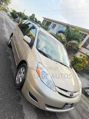 Toyota Sienna XLE 2008 Gold