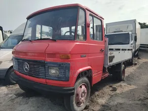 Mercedes-Benz 2008 Red