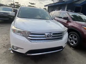 Toyota Highlander Limited 3.5l 4WD 2013 White