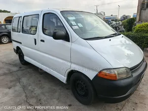 Toyota HiAce 2005 White