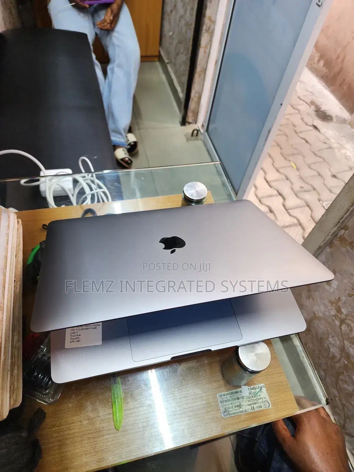 Laptop Apple MacBook Pro 2020 16GB Intel Core I7 SSD 512GB