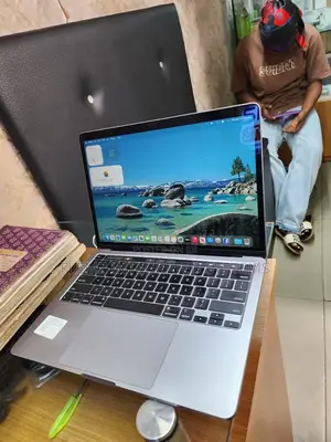 Laptop Apple MacBook Pro 2020 16GB Intel Core I7 SSD 512GB