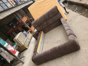 Upholstery Bubble 4 and Half by 6 Bedframe With 1 Bedside Drawer